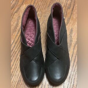 Mozo Cross Criss Black Booties